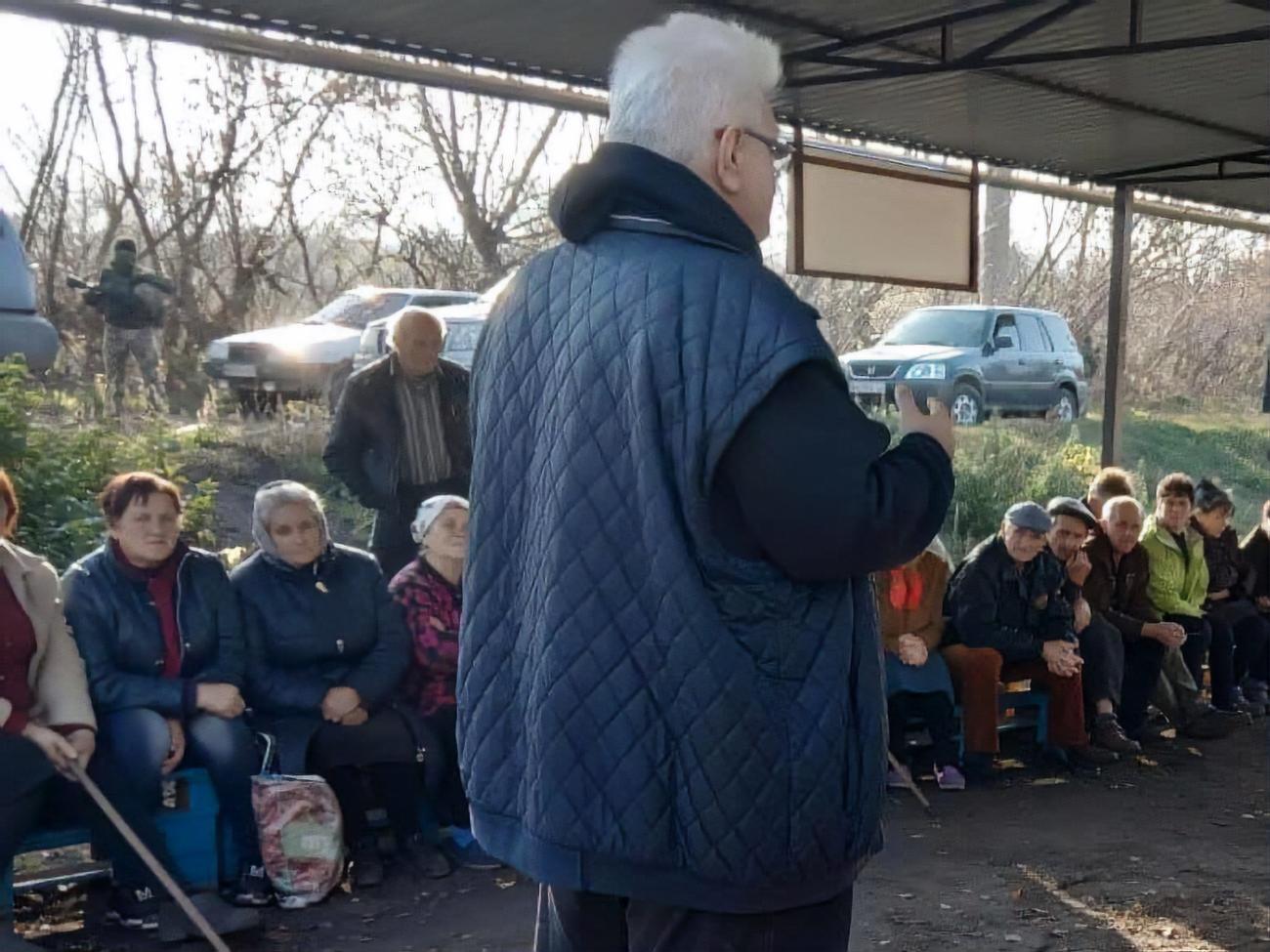 Сівохо каже, що спілкується з людьми, зокрема, на КПВВ