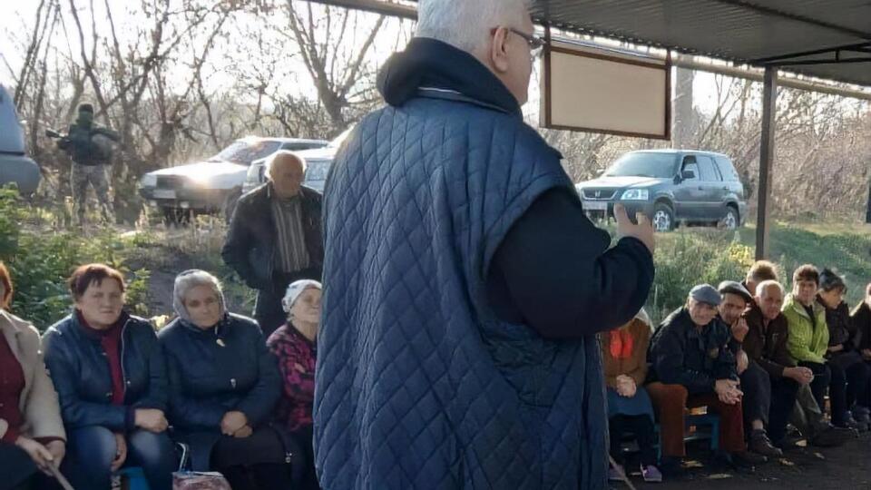 Сівохо каже, що спілкується з людьми, зокрема, на КПВВ