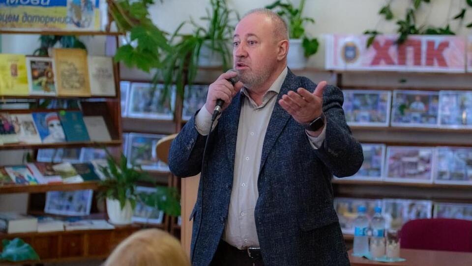 Використання професійних знань для політичних цілей – це неправильно, уважає Чумак