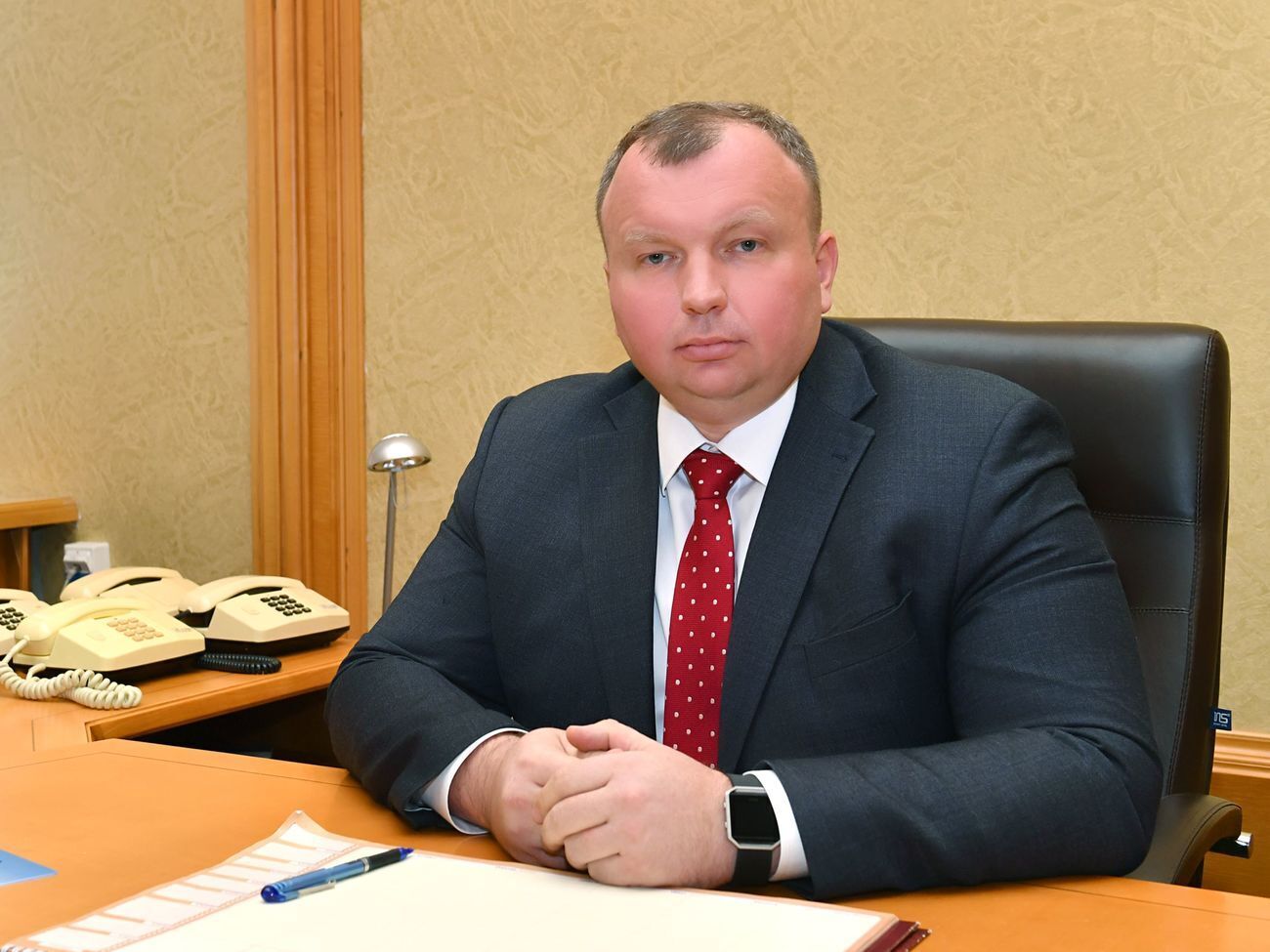 За даними НАБУ, Букін не задекларував у 2016 році доходи та нерухоме майно