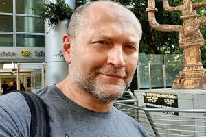 Генералу Марченко было известно, что его хотят арестовать, но он не заболел, не имитировал слабоумие, а пришел в суд