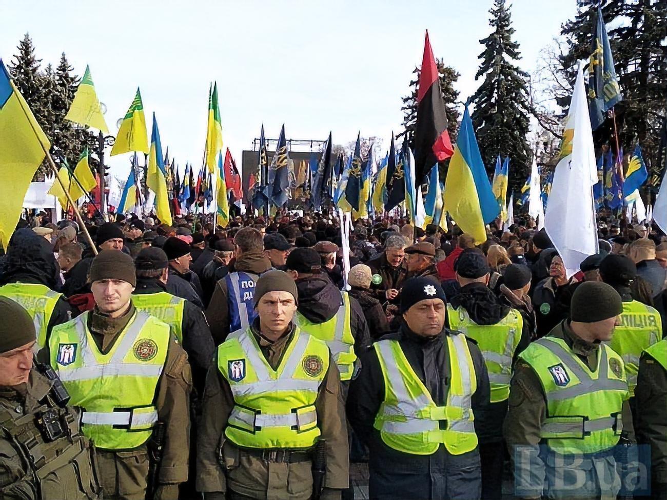Под Радой проходят два митинга из-за открытия рынка земли. Фоторепортаж