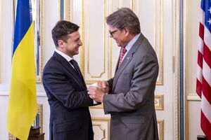 За інформацією AP, американські бізнесмени дістали право розробляти нафтогазове родовище незабаром після зустрічі Зеленського та Перрі