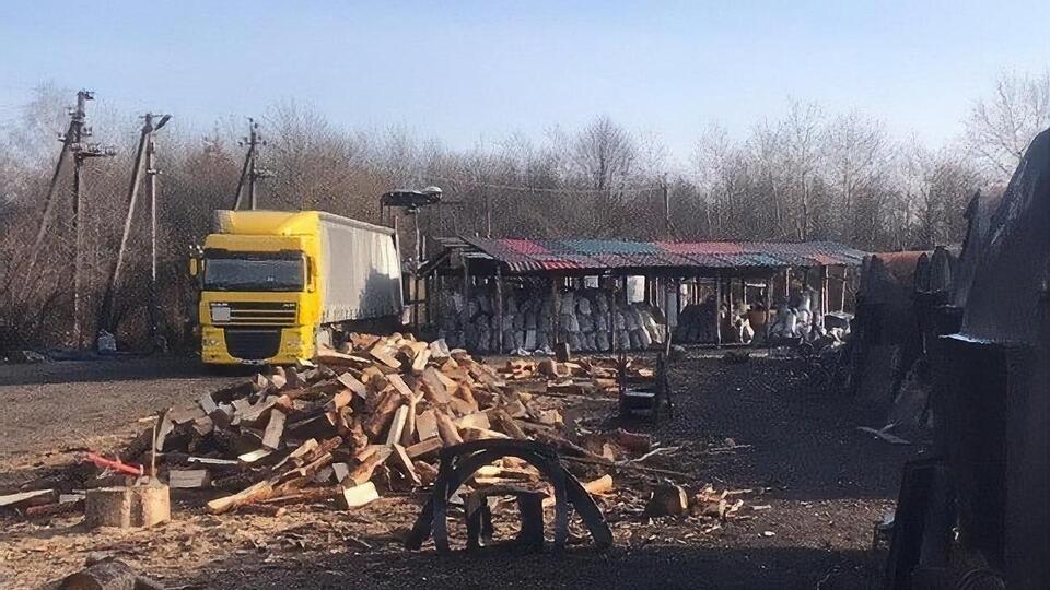 Під час обшуків СБУ вилучила автомобілі й незаконну продукцію