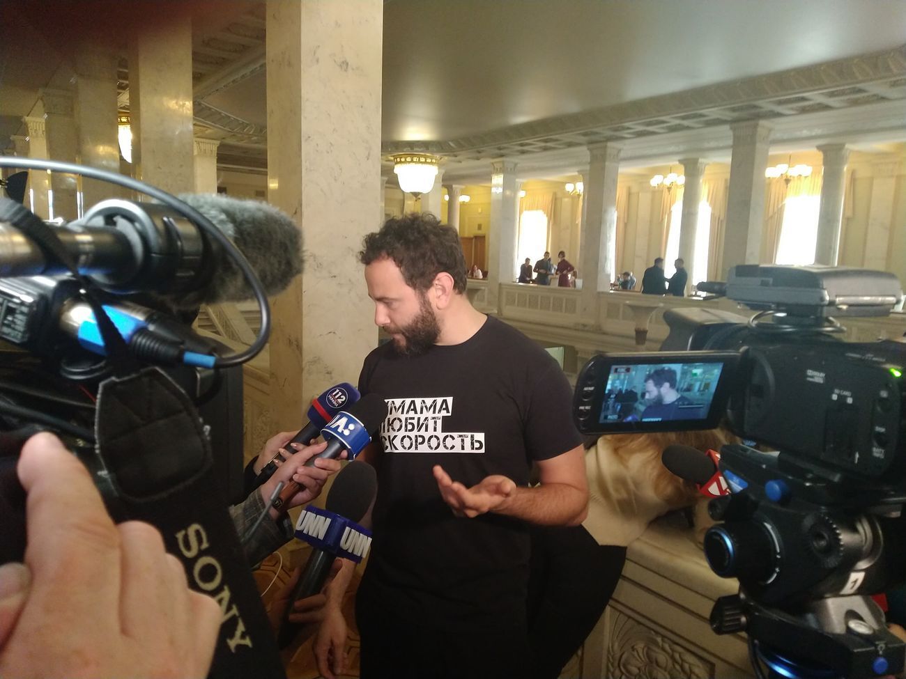 Дубінський прийшов у Раду у футболці з написом "Мама любить швидкість"