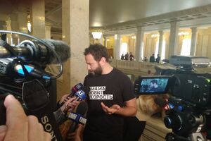 Дубінський прийшов у Раду у футболці з написом "Мама любить швидкість"