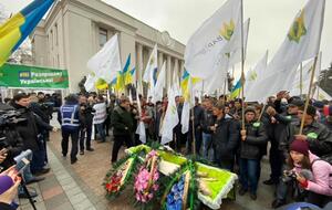 Протестувальники організували символічний похорон свині