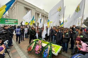 Протестувальники організували символічний похорон свині