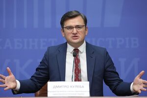 Мораторій на продаж землі був уведений 2001 року через ультиматум Компартії. Уже немає клятих комуністів, але справа їхня живе