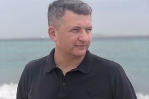 Никто работать на земле не хочет, села стоят пустые, миллионы сбежали за границу. Зато сумасшедшие бабки против рынка земли