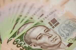 Зарплата чоловіків в Україні в середньому вища, ніж у жінок