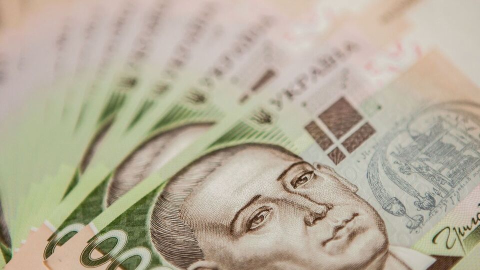 Зарплата чоловіків в Україні в середньому вища, ніж у жінок