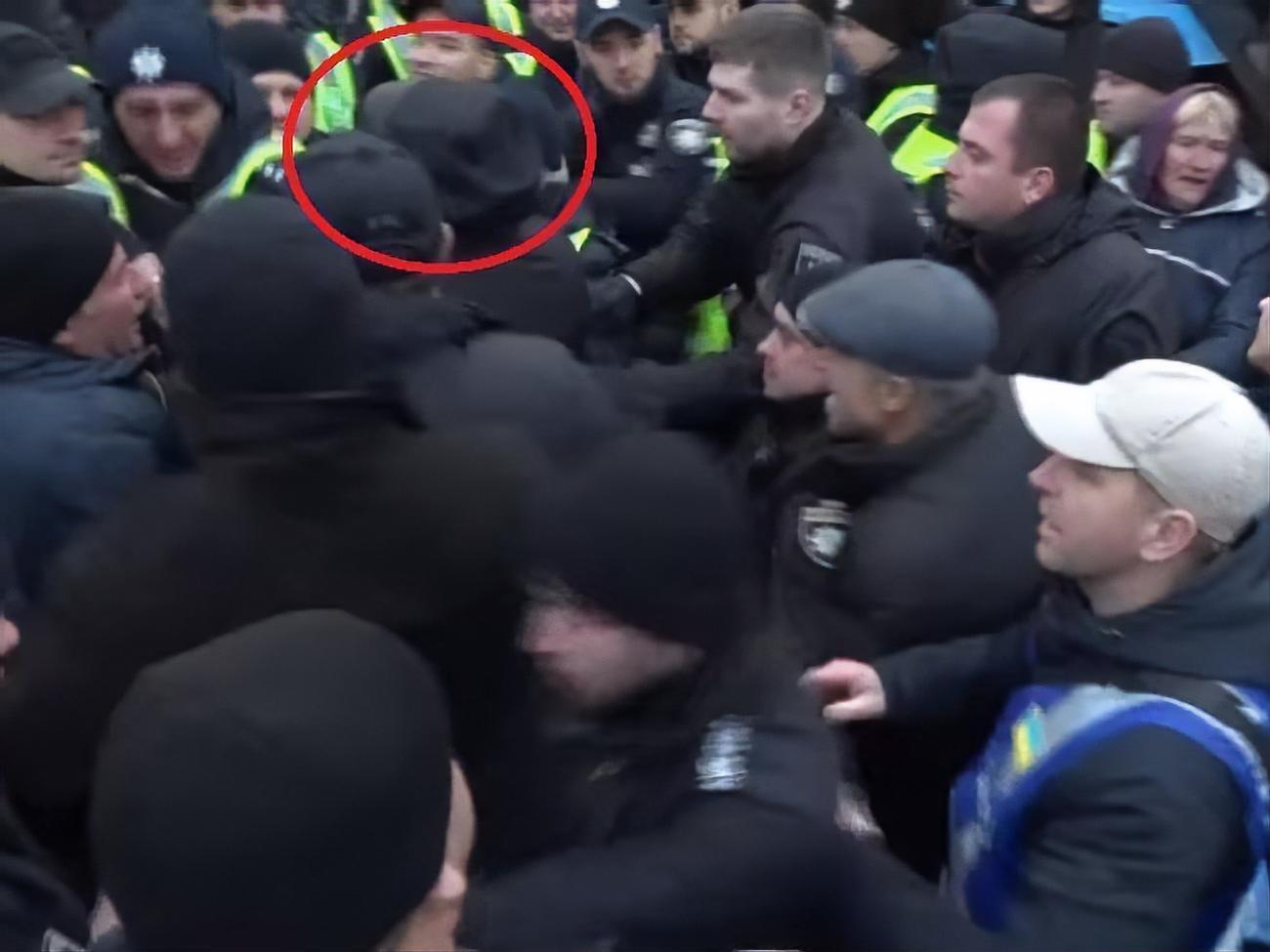 Беленюку кричали "Ганьба" під парламентом