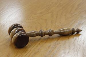 Суд дійшов висновку, що оспорювані умови кредитних договорів є несправедливими