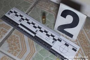 Возле квартиры, где произошла стрельба, полицейские обнаружили две стреляные гильзы