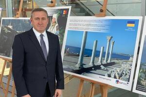 Дещиця (на фото): Це дало Мазуру можливість легально повернутися в Україну