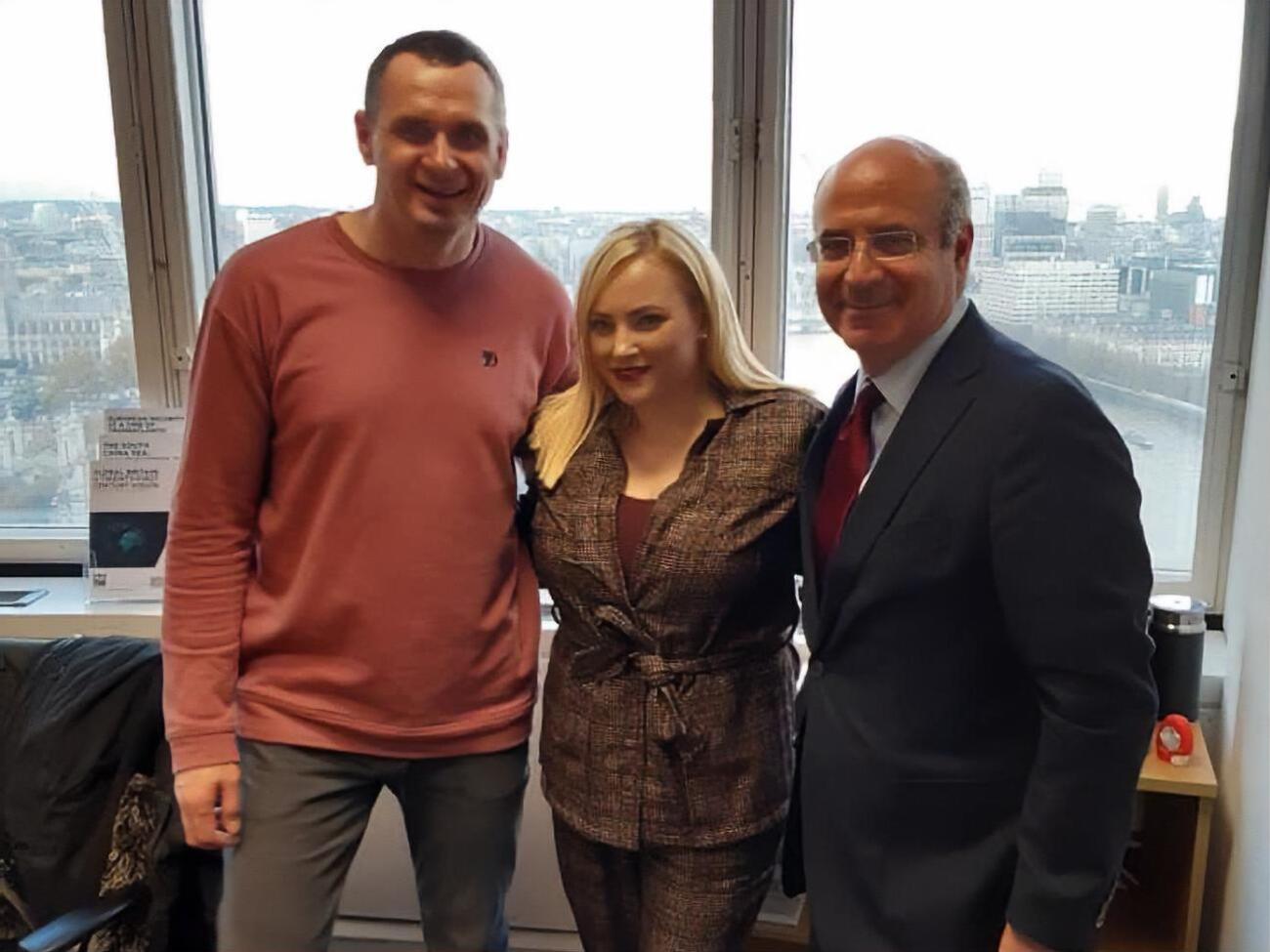 На фото Сенцов с дочерью сенатора Джона Маккейна Меган и основателем фонда Магнитского Уильямом Браудером