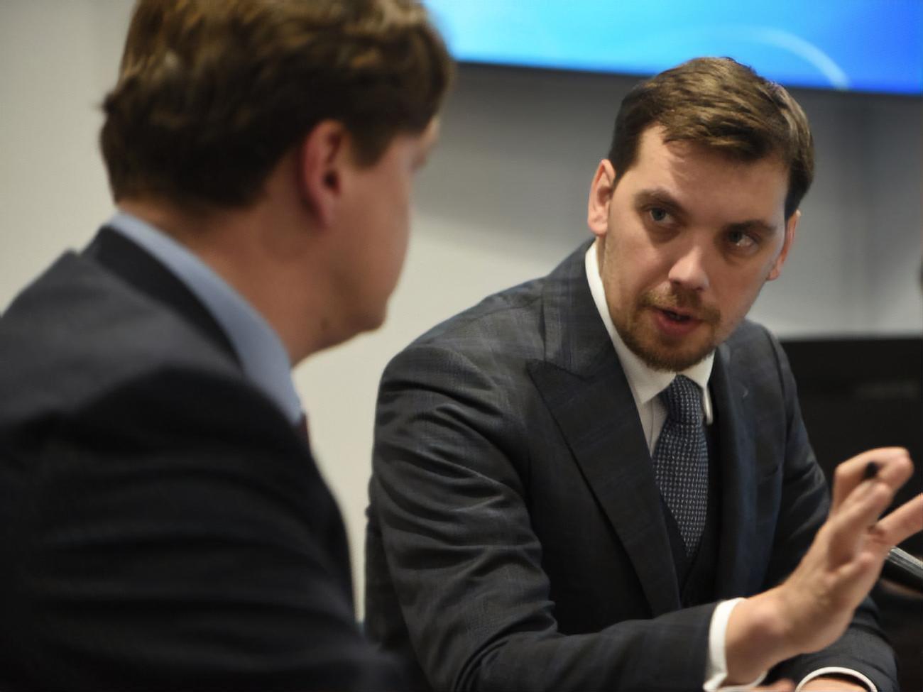 Гончарук закликав повідомляти про міністерства, які не передають підприємств на приватизацію