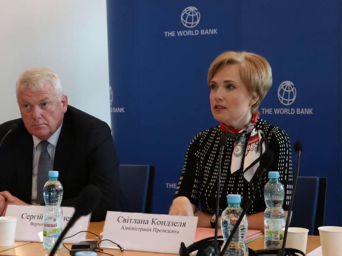 По данным прокуратуры, Кондзеля присутствовала при разговоре, на котором обсуждалась сумма взятки