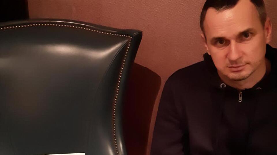 Сенцов: Здавати інтереси України – це погано