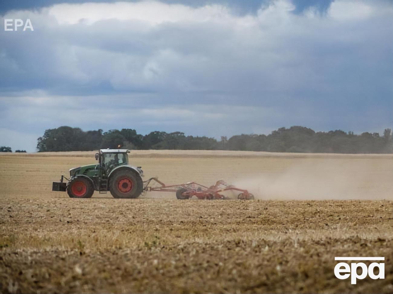 Мораторій на продаж земель сільськогосподарського призначення діє в Україні із 2002 року