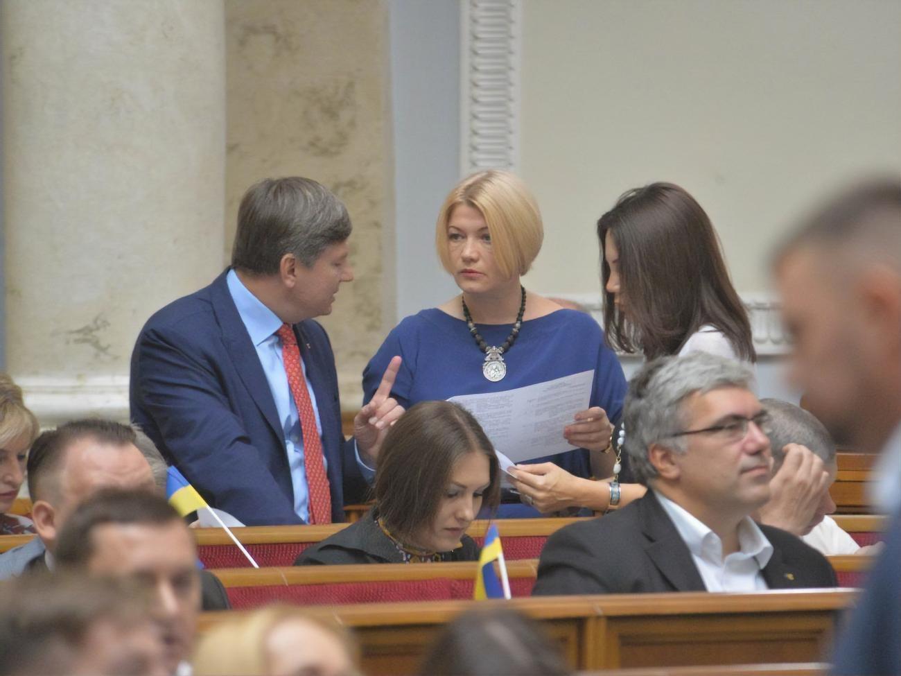 У "Євросолідарності" вважають, що заяви Шевченка і Ткаченка дискредитують національні інтереси