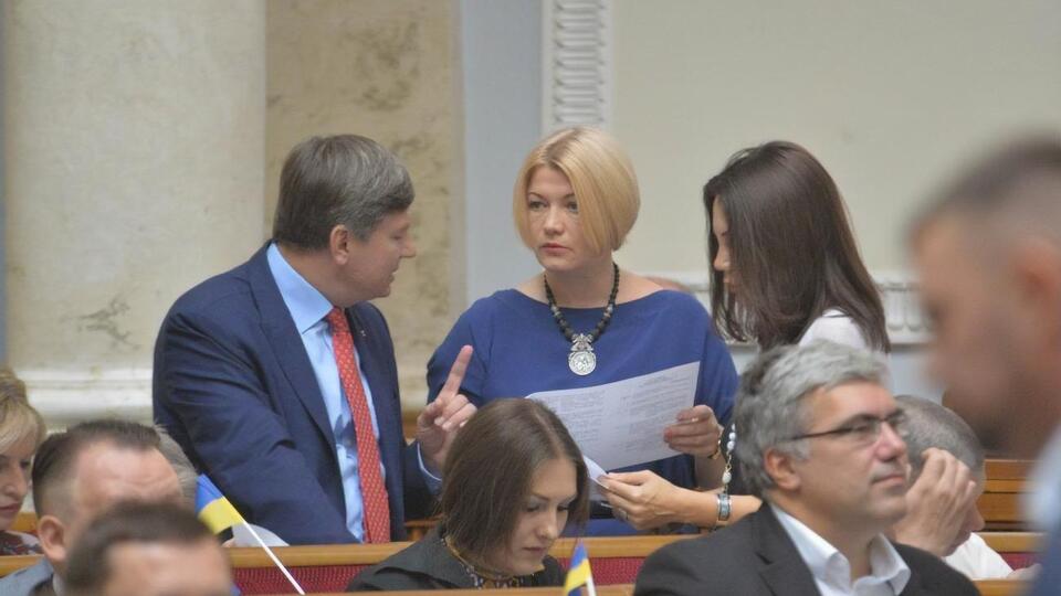 У "Євросолідарності" вважають, що заяви Шевченка і Ткаченка дискредитують національні інтереси