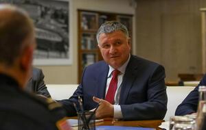 Аваков: Правоохранителям тоже нужна помощь