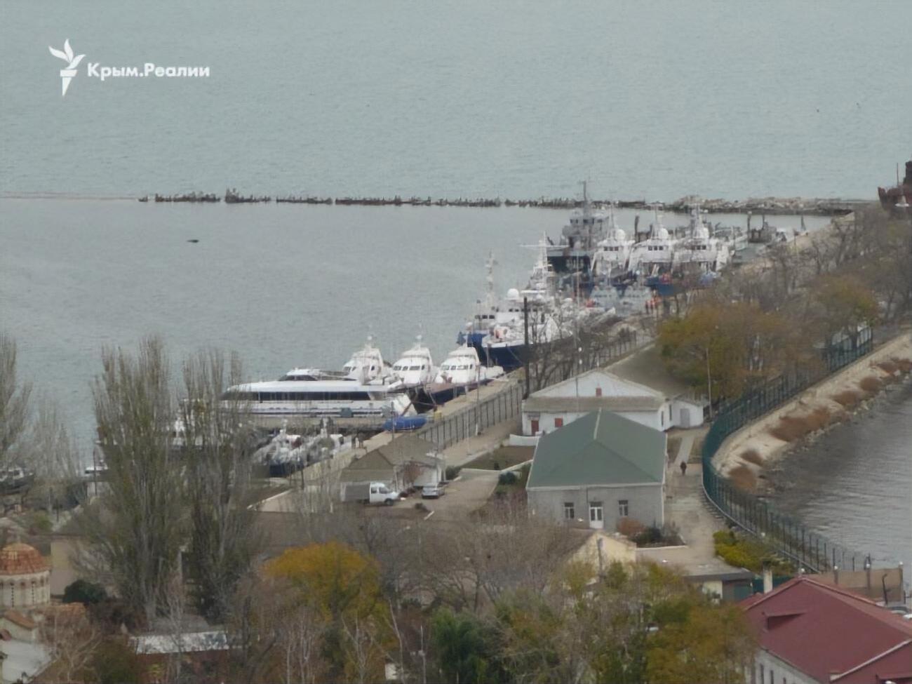 Сьогодні українські кораблі вивели з акваторії Керчі