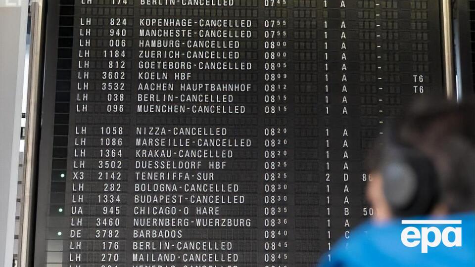 Через зіткнення зворотний рейс одного з літаків відклали на 21 годину