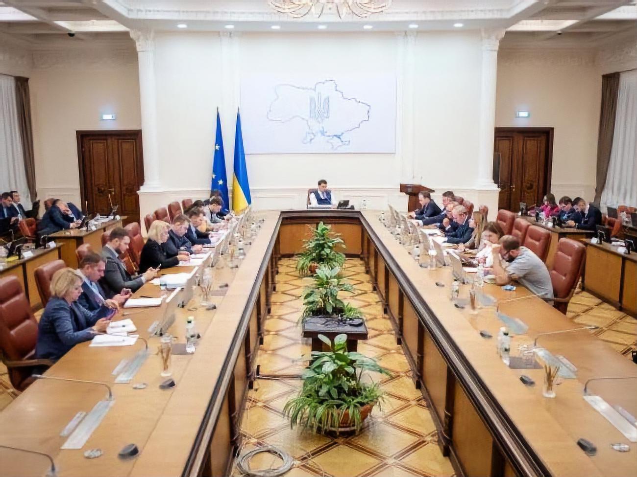 10 членов Кабмина из 20 были ранее ФЛП