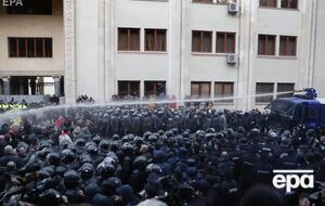 Для разгона демонстрантов применяли водометы