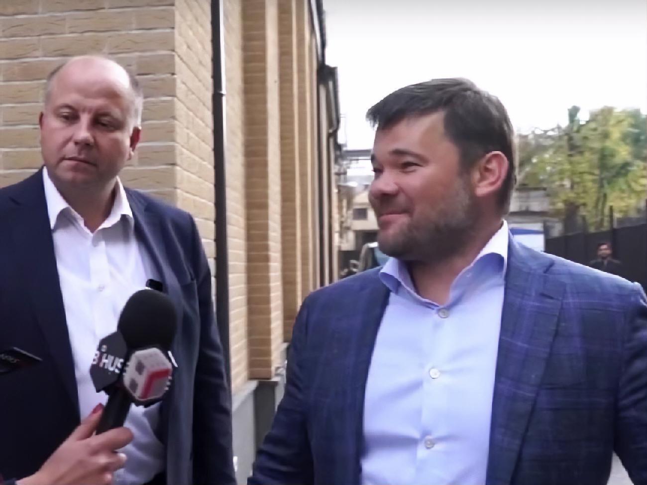 Поруч із Богданом перебуває охорона