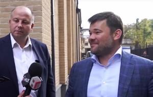 Поруч із Богданом перебуває охорона