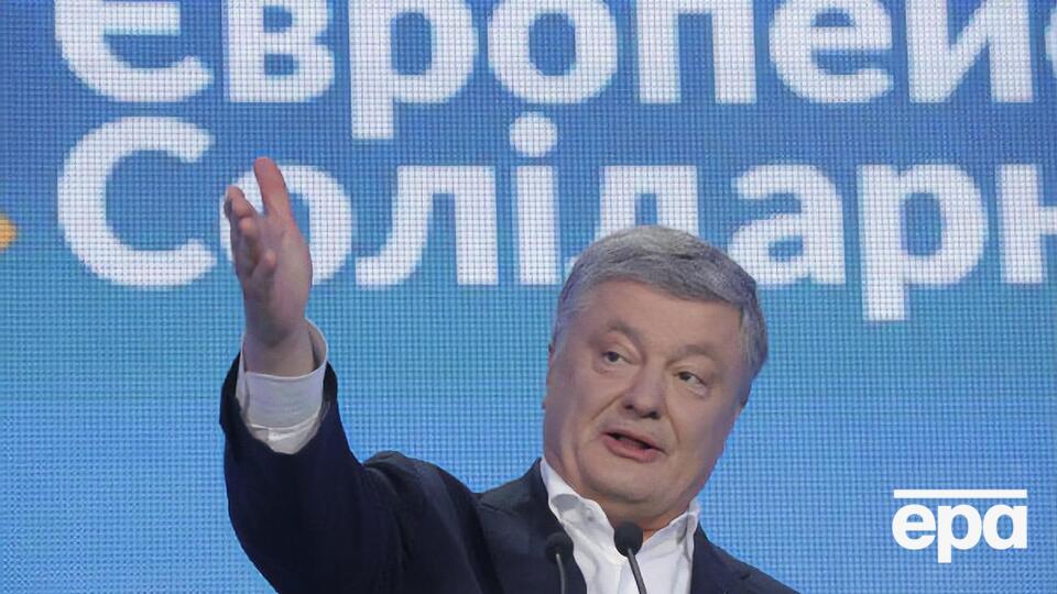 18 листопада у ДБР заявили, що підготували Порошенку підозру