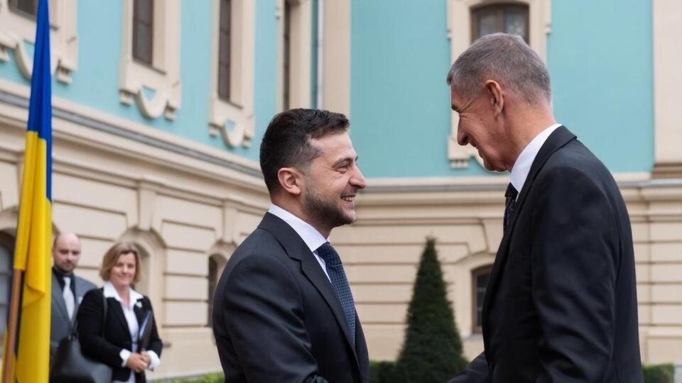 Зеленський (ліворуч) зустрівся сьогодні із прем'єром Чехії Бабішем