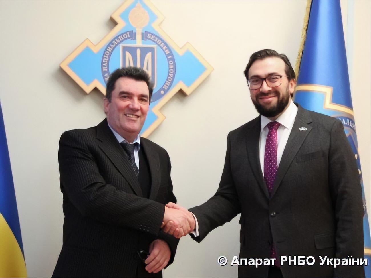 Данілов обговорив із Вінніковим матеріальну, технічну та консультативно-дорадчу допомогу, яку Україні надають у межах трастових фондів НАТО