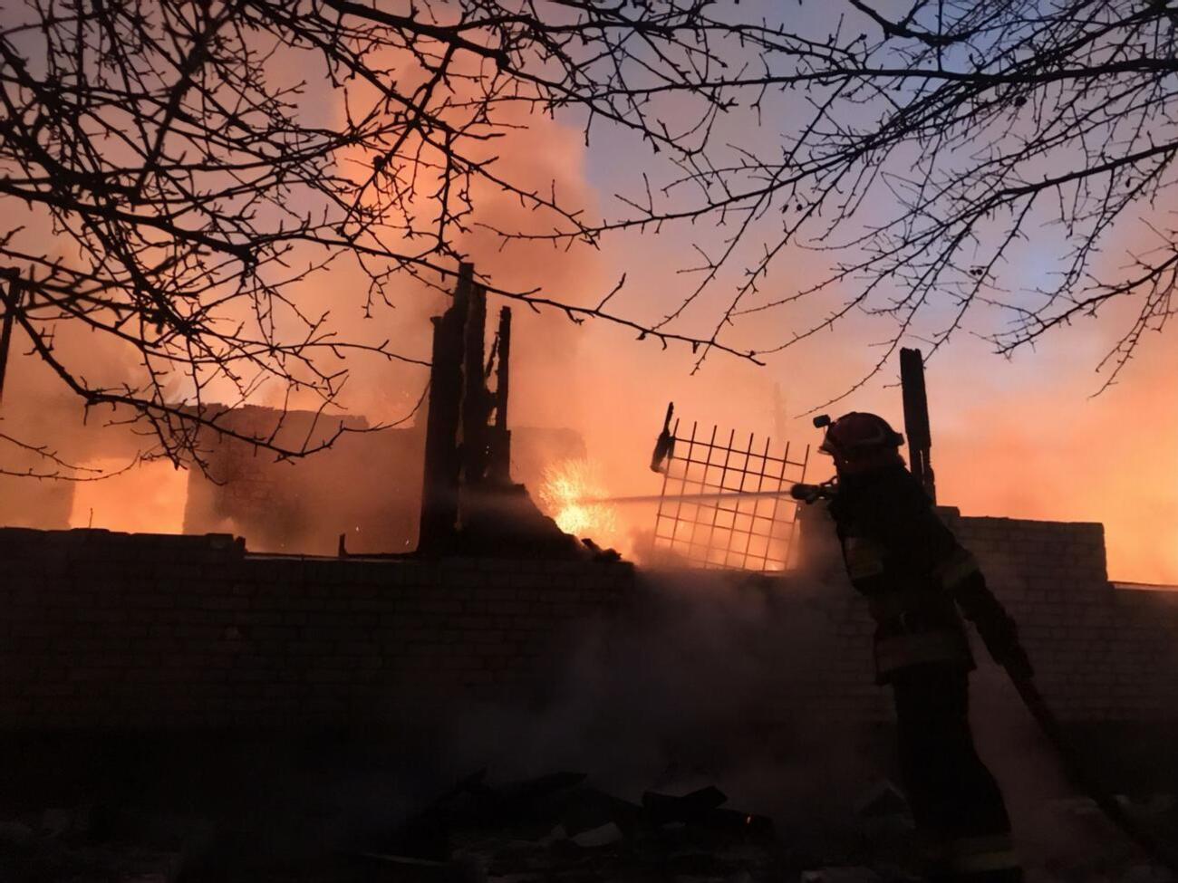 Во Львовской области в результате пожара в воинской части погиб офицер, еще одного госпитализировали. Фоторепортаж