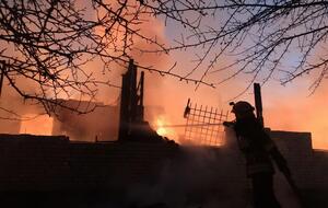 Во Львовской области в результате пожара в воинской части погиб офицер, еще одного госпитализировали. Фоторепортаж