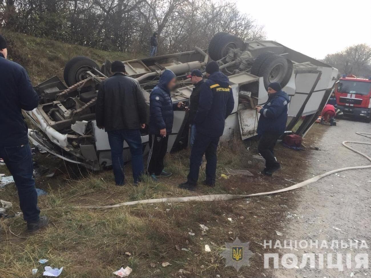 Причиною аварії могло стати заклинювання колеса, але остаточні висновки будуть після автотехнічної експертизи, повідомили в поліції