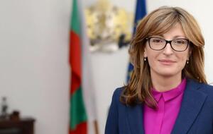 По мнению Захариевой (на фото), заявление Макрона связано с внутриполитическими проблемами Франции
