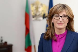 По мнению Захариевой (на фото), заявление Макрона связано с внутриполитическими проблемами Франции