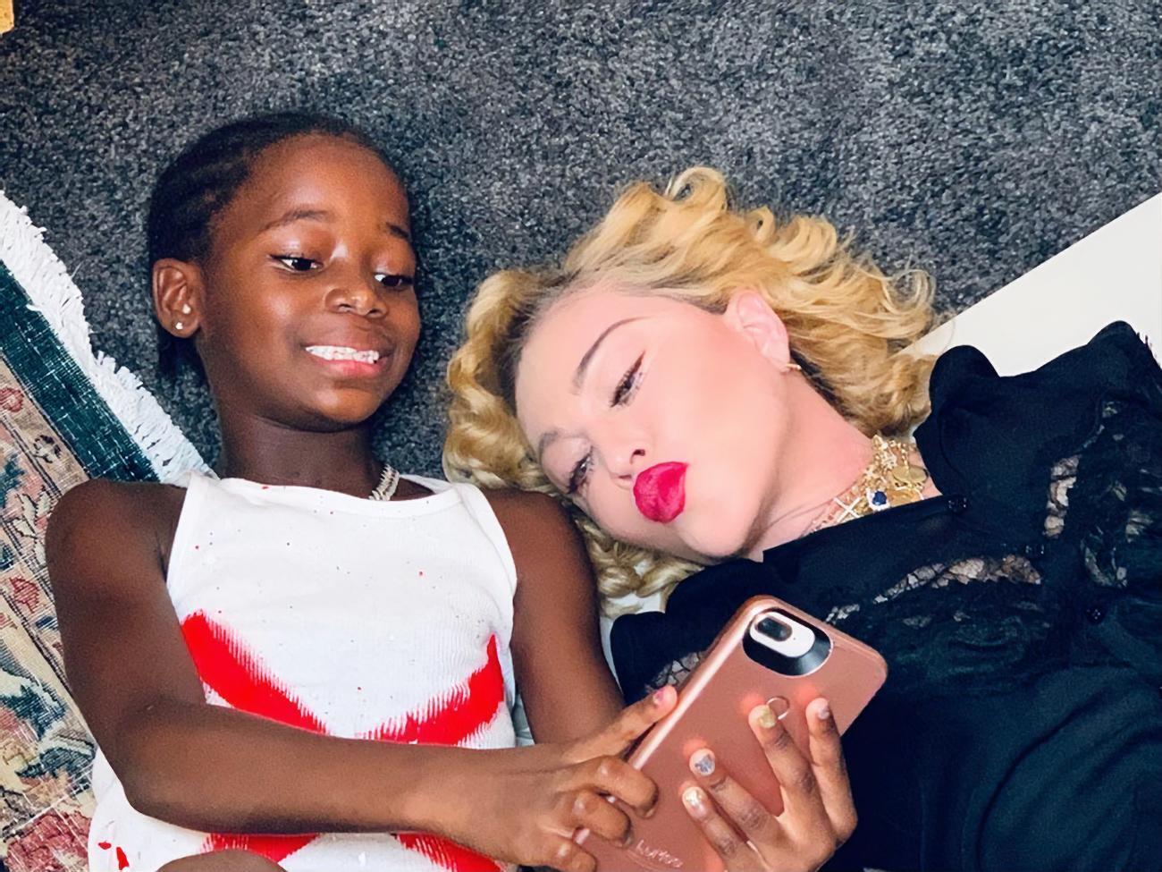 Мадонна обнародовала ролик с участием семилетней Эстер