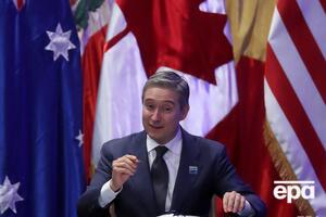 Шампань в прошлом занимал пост министра международной торговли и министра инфраструктуры и сообществ