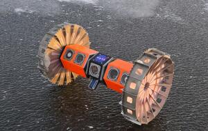 Робот может маневрировать как на льду, так и под ним