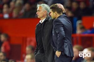 Моуриньо (слева) был назначен тренером "Тоттенхэма" на следующий день после увольнения Почеттино (справа)