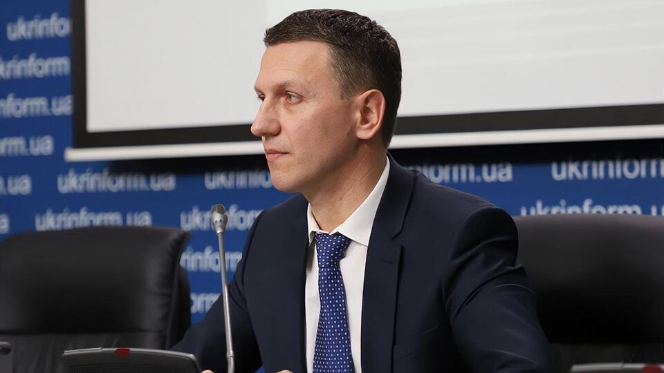 Telegram-канал "Трубу прорвало" обнародовал, как утверждают авторы, записи с разговорами главы Государственного бюро расследований Романа Трубы в своем кабинете