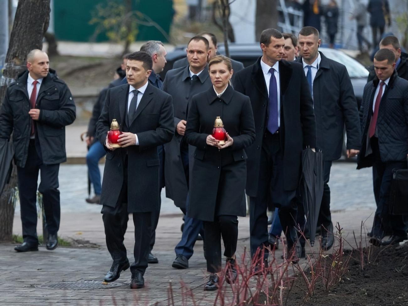 Зеленский с супругой почтили память героев Небесной сотни. Фоторепортаж