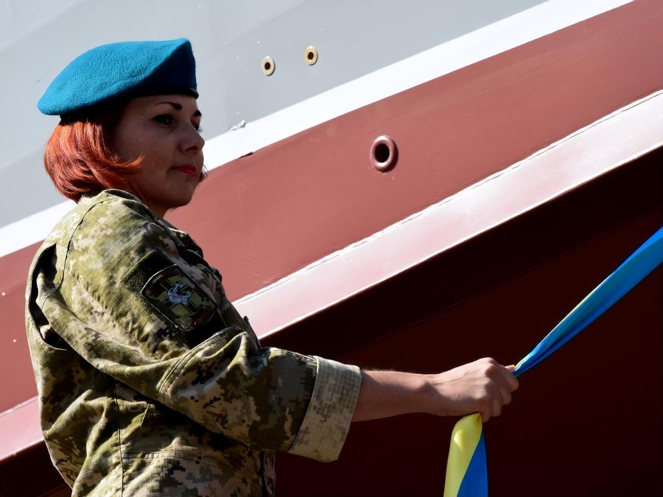 Количество женщин-военнослужащих растет