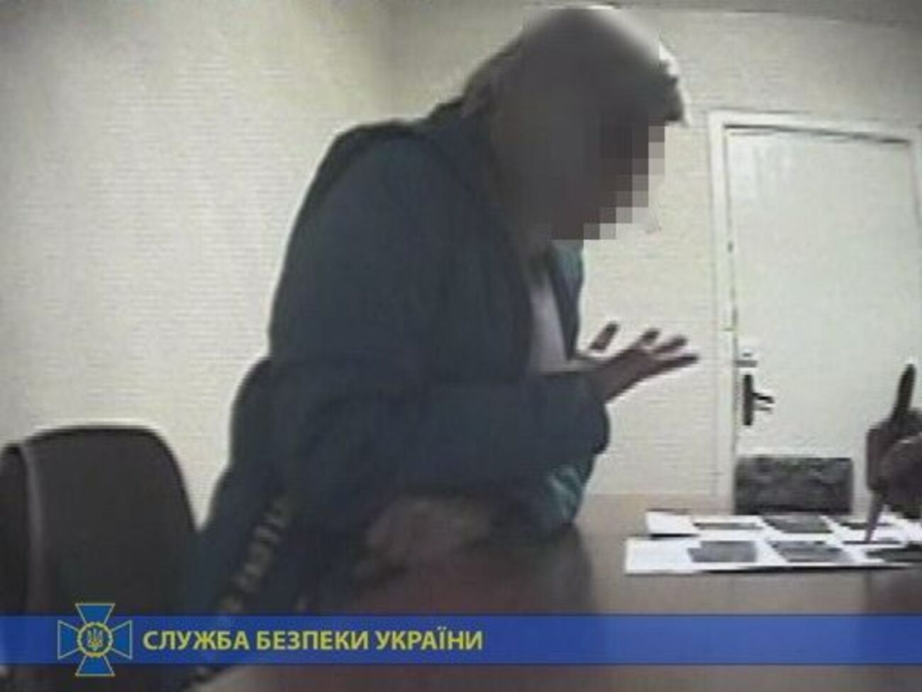 Чиновнице угрожали, что она больше не сможет навещать родственников на оккупированной территории